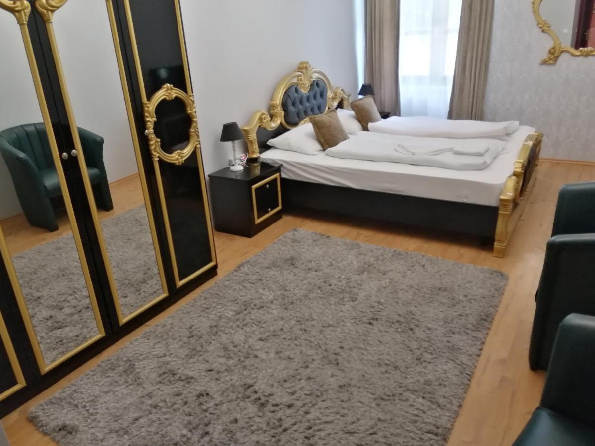 Korona Szallo Sarvar Bagian luar foto