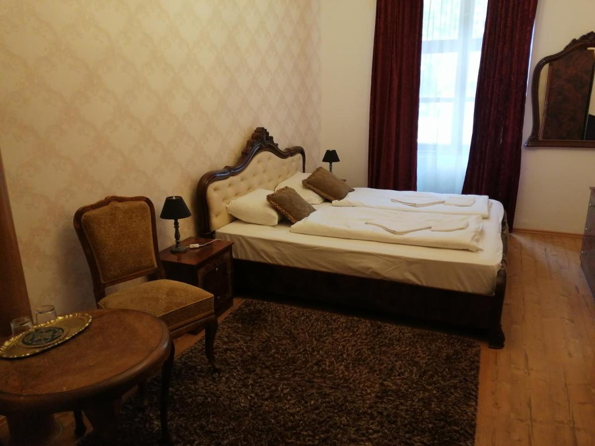 Korona Szallo Sarvar Bagian luar foto