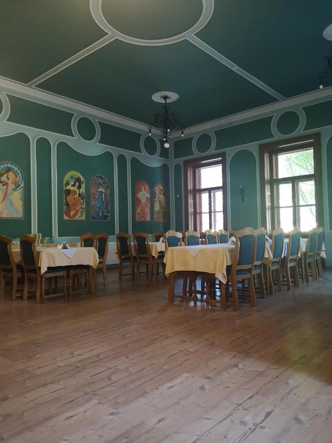Korona Szallo Sarvar Bagian luar foto